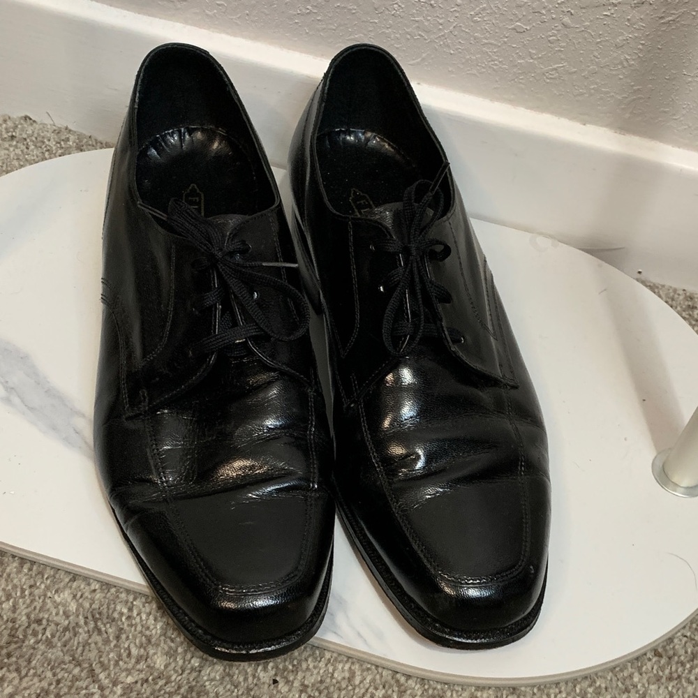 Florsheim Classic Black Leather Oxfords